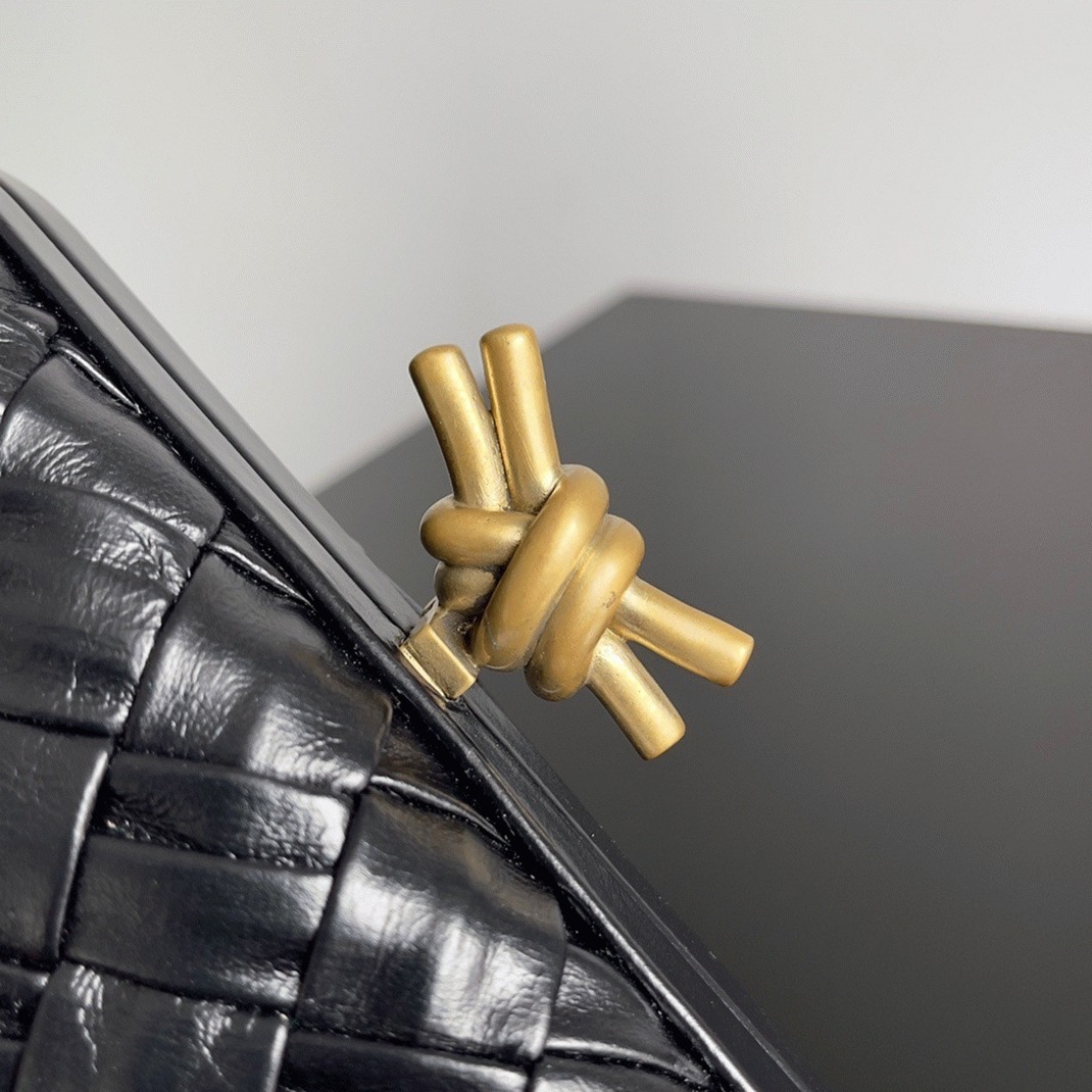 Replica B0tt*ga Ven*ta Knot Minaudiere Clutch Black Foulard