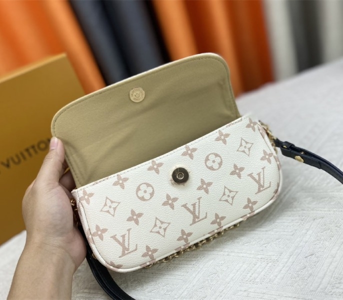 L0vis Vvtt0n Monogram Dune Canvas Ivy Wallet With Chain And Strap