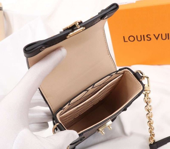 L0vis Vvtt0n Monogram Canvas Vertical Trunk Pochette