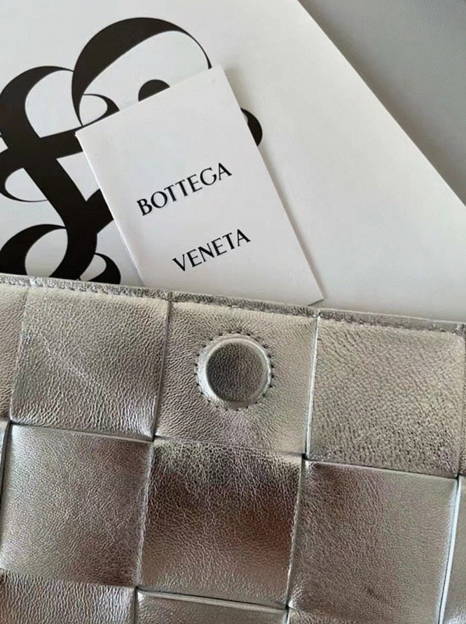 Top Quality Knockoff B0tt*ga Ven*ta Cassette Bag In Silver