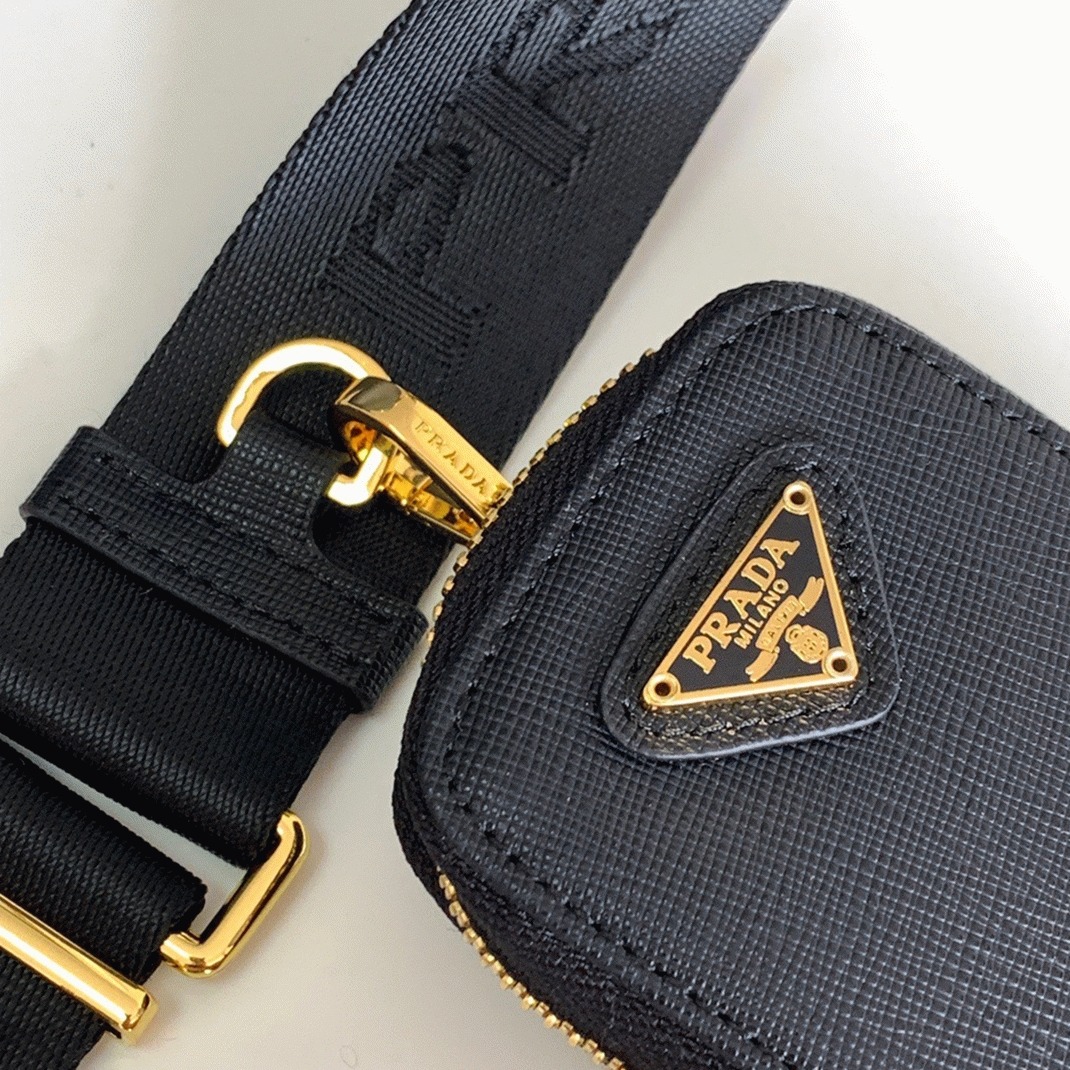 Pra*a Re-Edition 2005 Shoulder Bag Fake in Black
