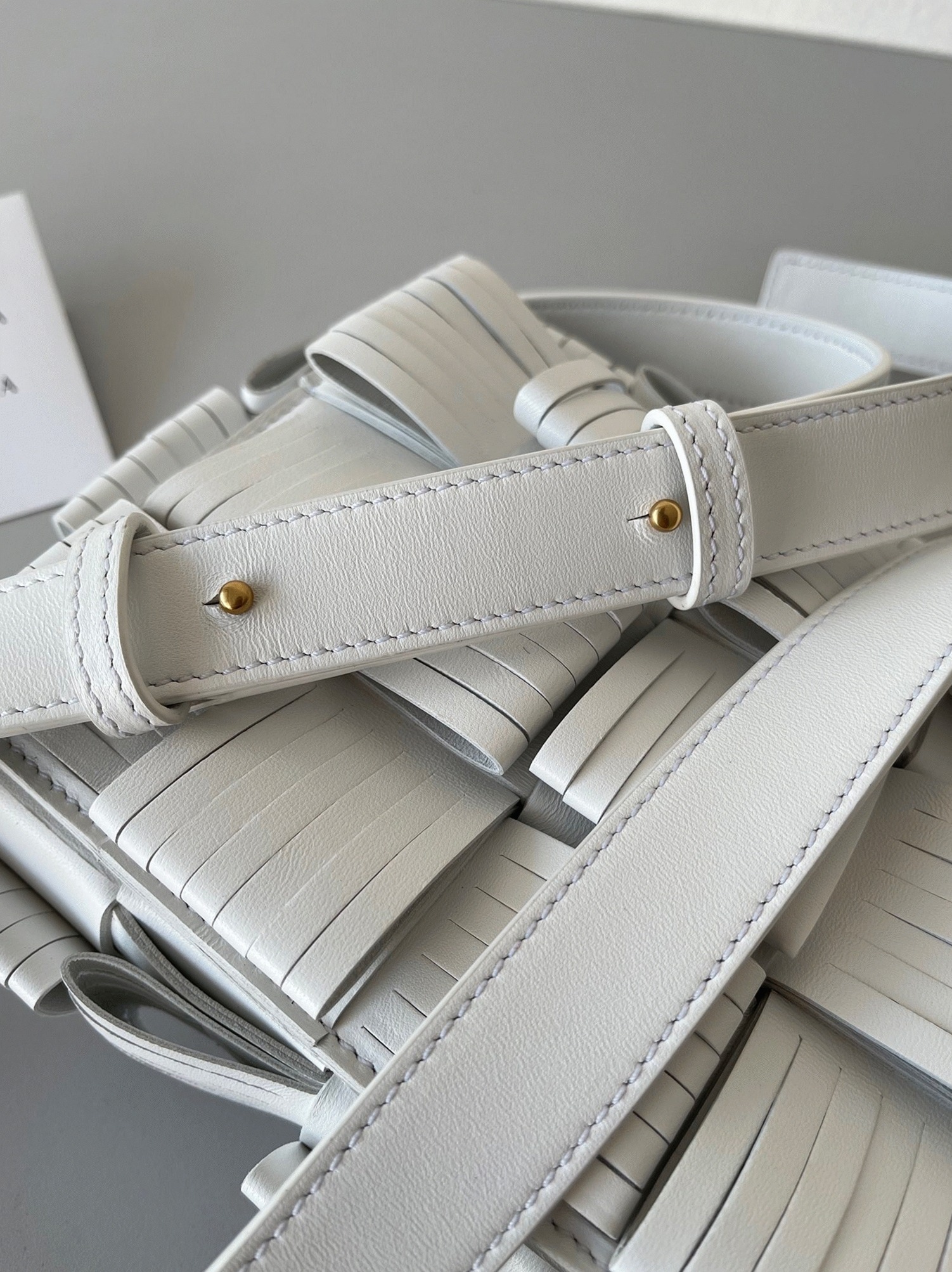 Top Quality Fake B0tt*ga Ven*ta Cassette Fringed Bag In White