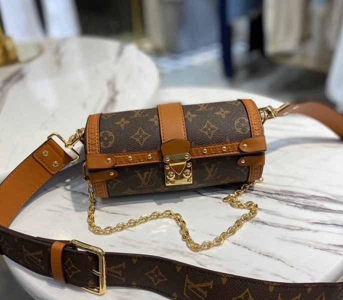 L0vis Vvtt0n Monogram Canvas Papillon Trunk Bag
