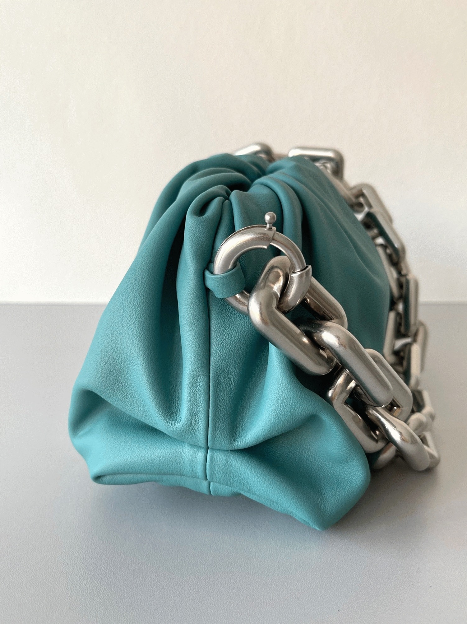 Faux B0tt*ga Ven*ta The Chain Pouch Bag Lake Green