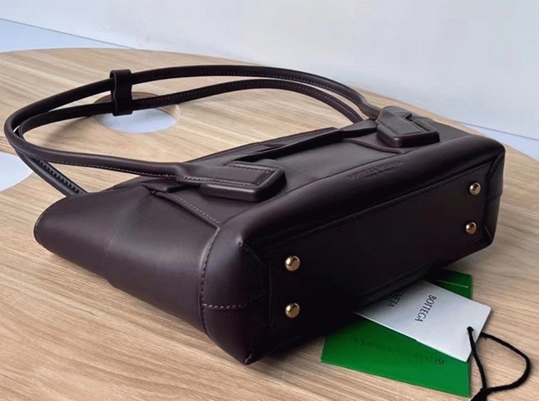 Top Quality Knockoff B0tt*ga Ven*ta Arco Small Bag In Grape Intrecciato Calfskin