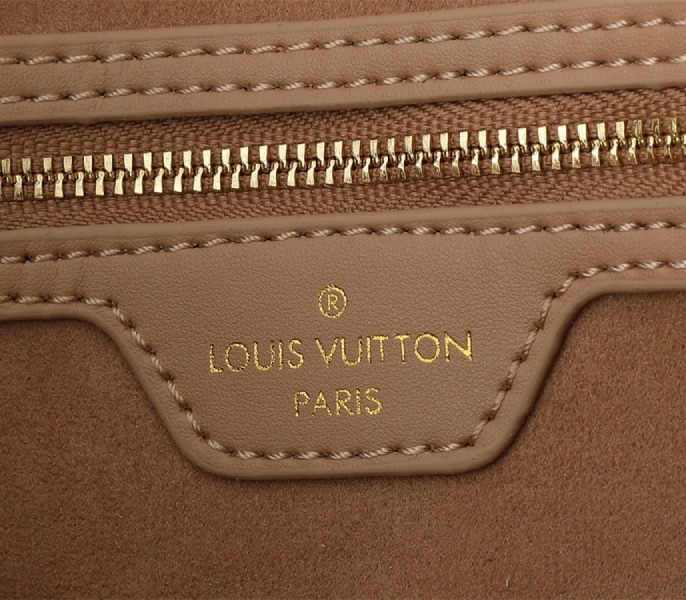 L0vis Vvtt0n Monogram Empreinte Speedy Soft 30 Handbag In Apricot