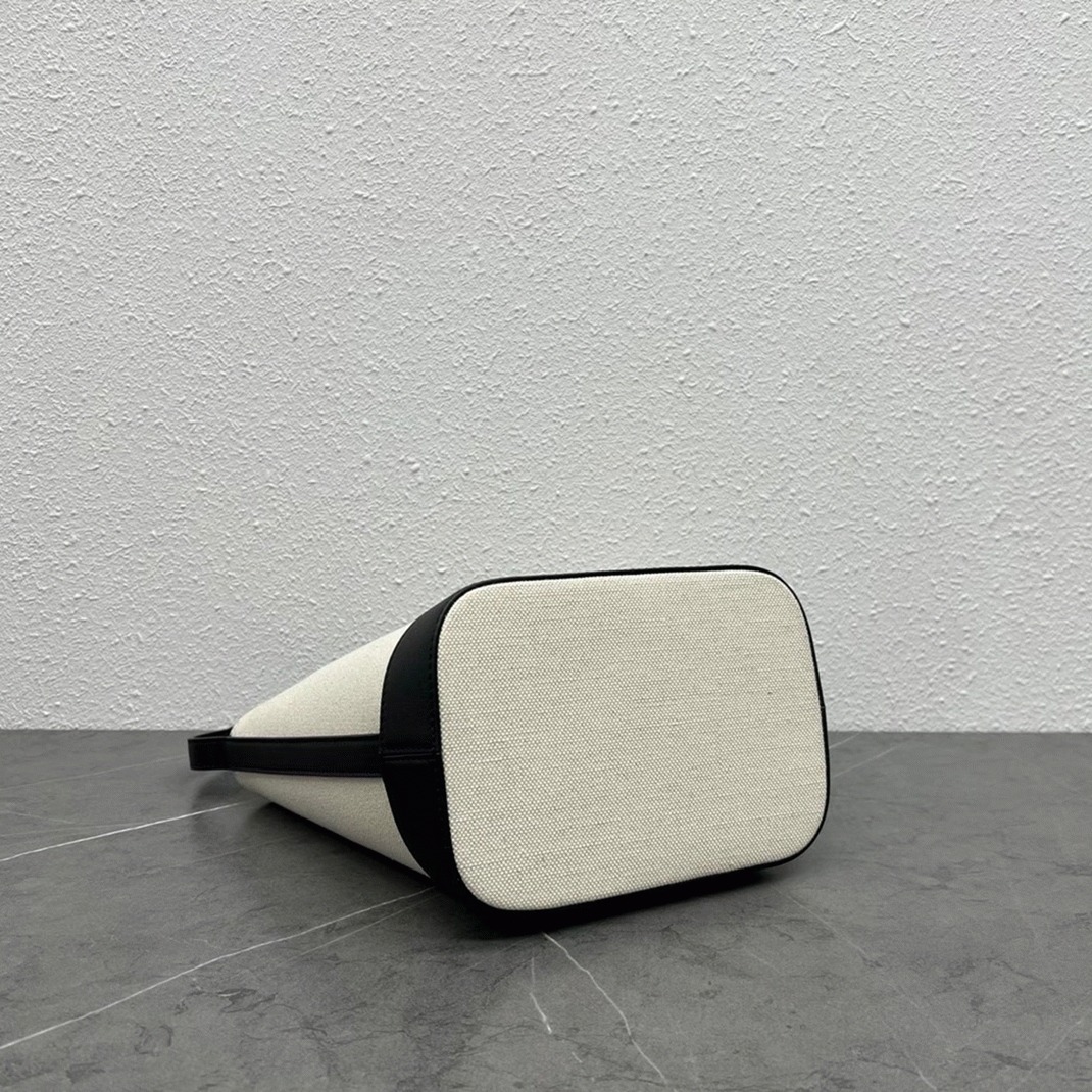 Top Quality Fake Ce1i*e Small Bucket Cuir Triomphe In White Textile