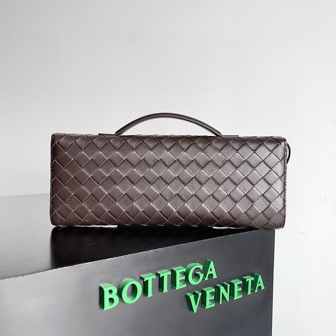 Replica B0tt*ga Ven*ta Andiamo Clutch with Handle Fondant Intrecciato Lambskin