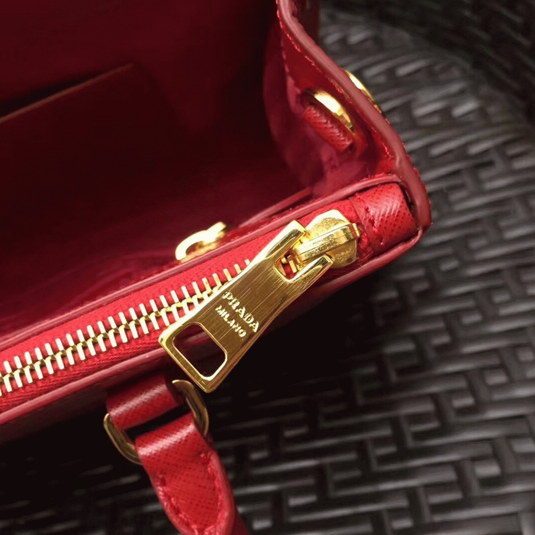 Red Pra*a Galleria Medium Bag Best Replica