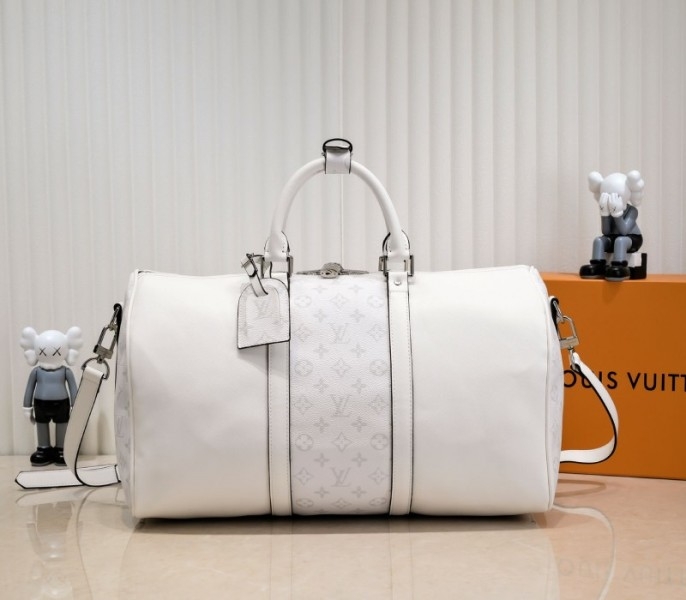 L0vis Vvtt0n Taiga Leather Keepall Bandouliere 50 Travel Bag In White