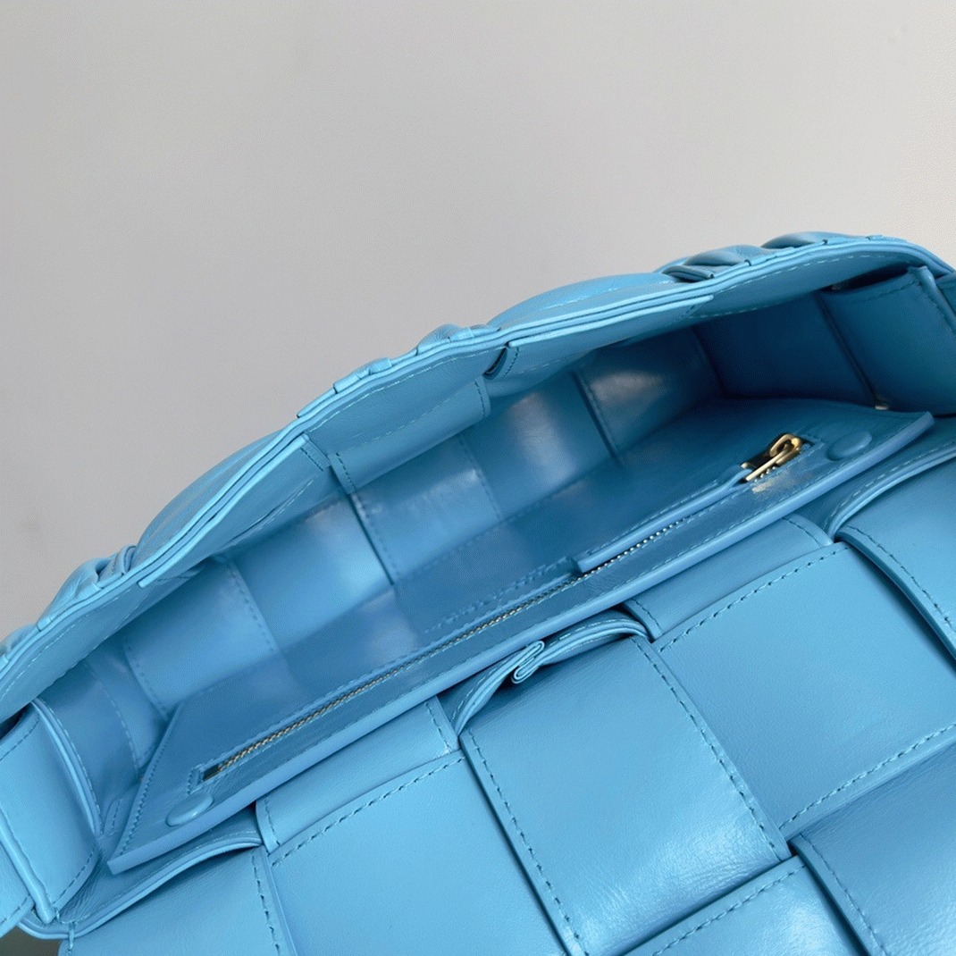 Top Quality B0tt*ga Ven*ta Cassette Bag In Pool Foulard Intreccio Calfskin