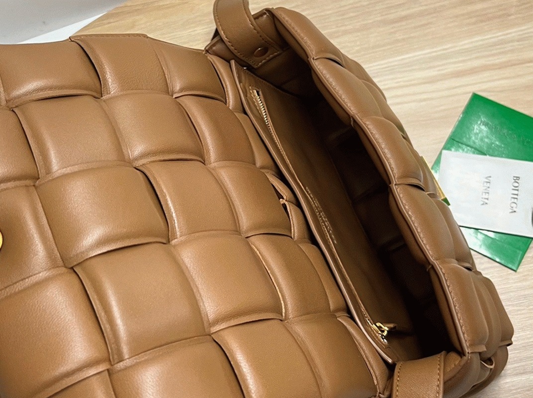 Top Quality Fake B0tt*ga Ven*ta Padded Cassette Bag In Caramel