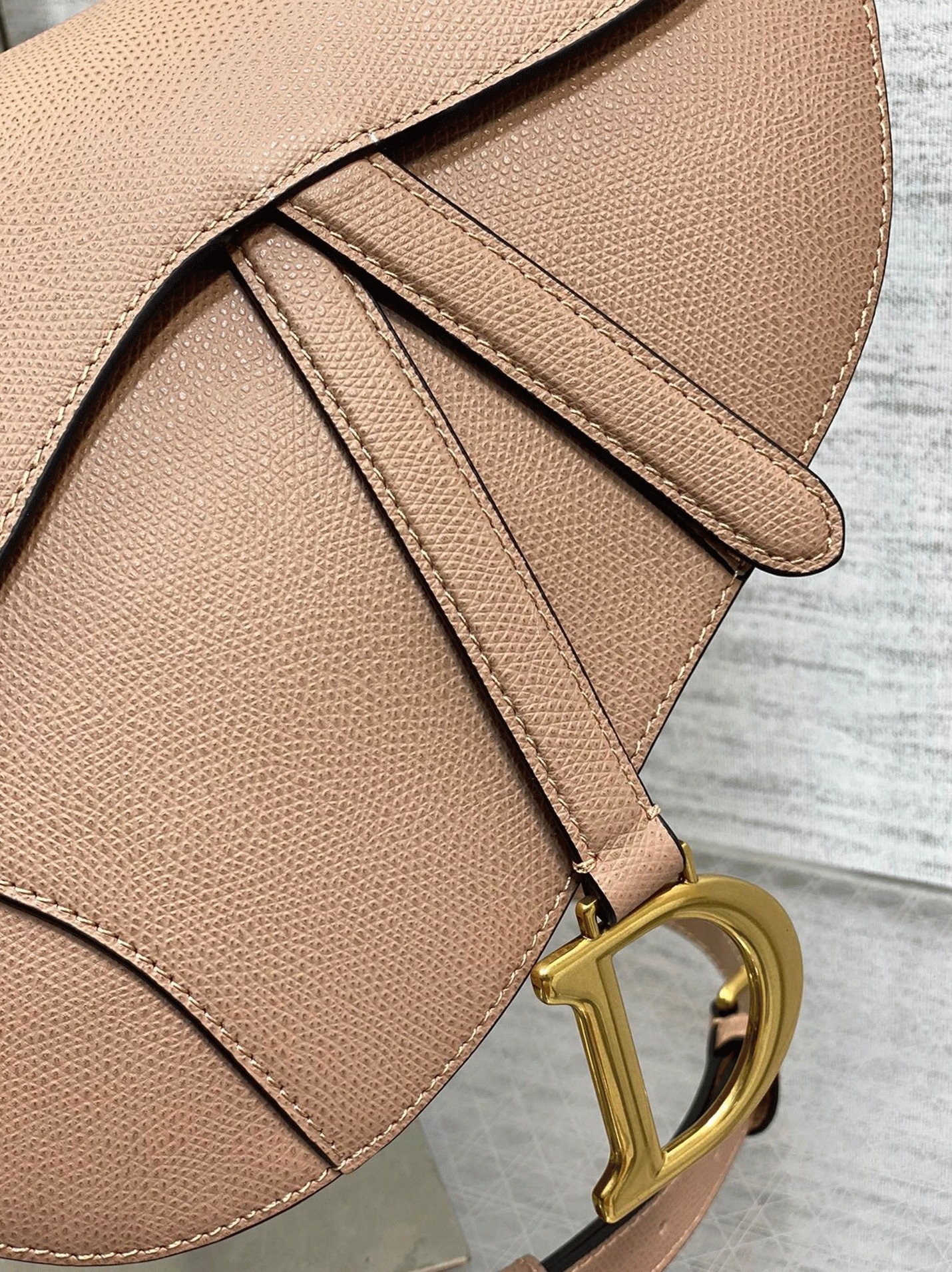 D10r Saddle Bag with Strap Knockoff in Blush Grained Calfskin
