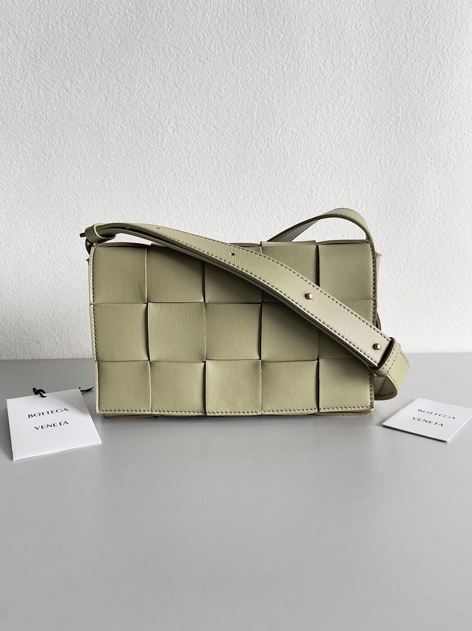 Top Quality Fake B0tt*ga Ven*ta Cassett Bag In Travertine