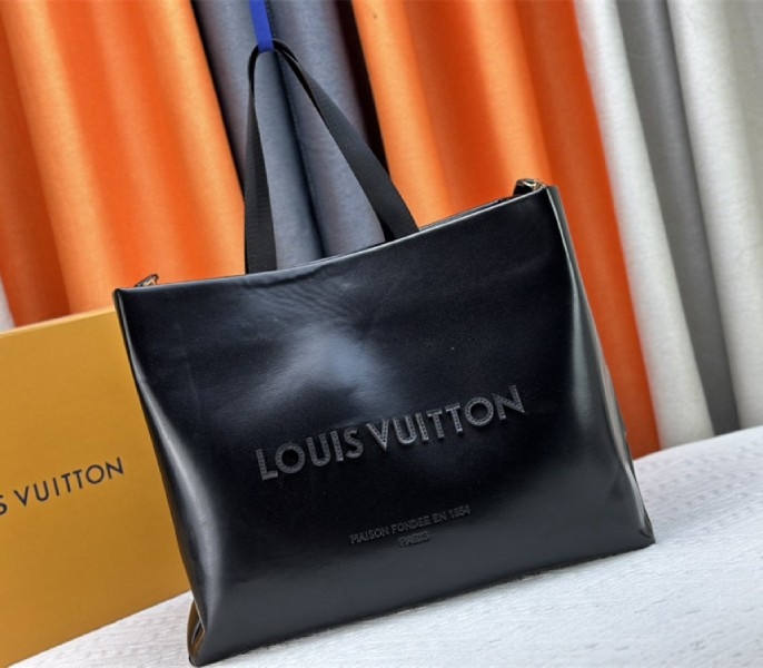 L0vis Vvtt0n Other Leathers Shopper MM Tote In Black