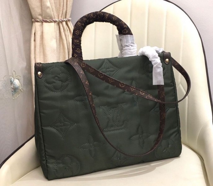L0vis Vvtt0n Econyl Regenerated Nylon Onthego GM Tote In Khaki Green