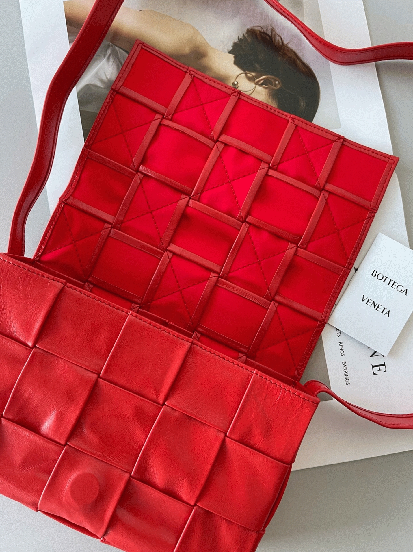 Top Quality Knockoff B0tt*ga Ven*ta Cassette Bag In Red