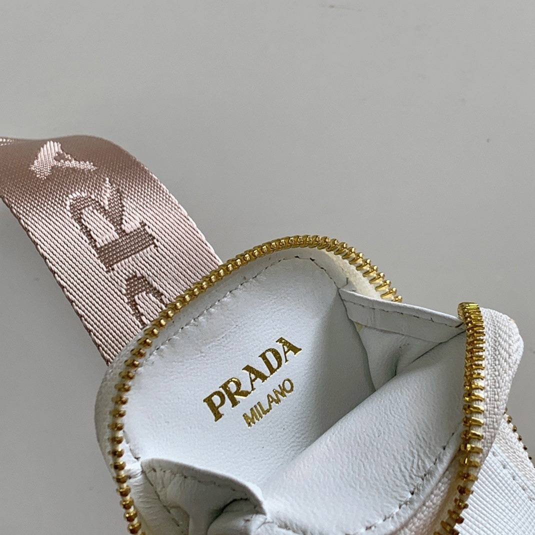 Pra*a Re-Edition 2005 Shoulder Bag Replica in White