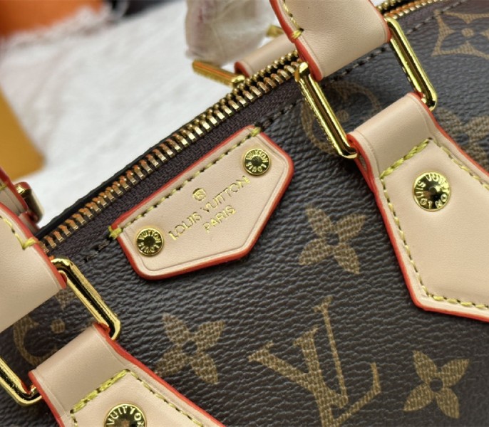 L0vis Vvtt0n Monogram Canvas Cruise 2025 Speedy 20 Trunk Bag In Natural