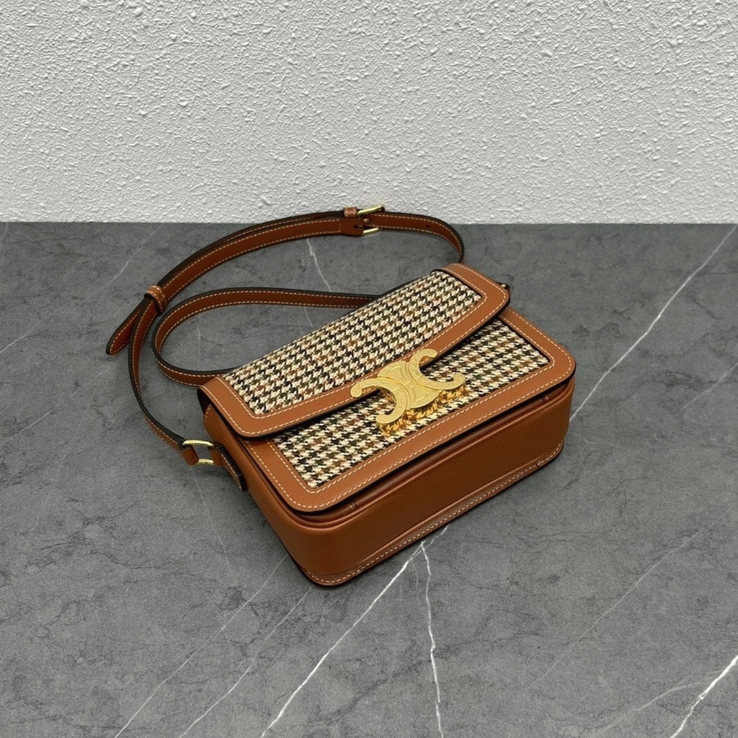 Top Quality Ce1i*e Triomphe Teen Bag In Tweed