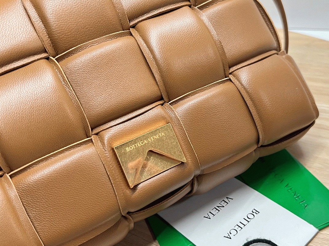 Top Quality Fake B0tt*ga Ven*ta Padded Cassette Bag In Caramel