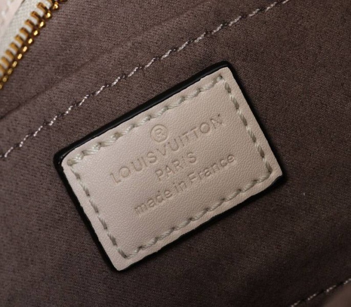 L0vis Vvtt0n Monogram Empreinte Game On Coeur Bag In Cream