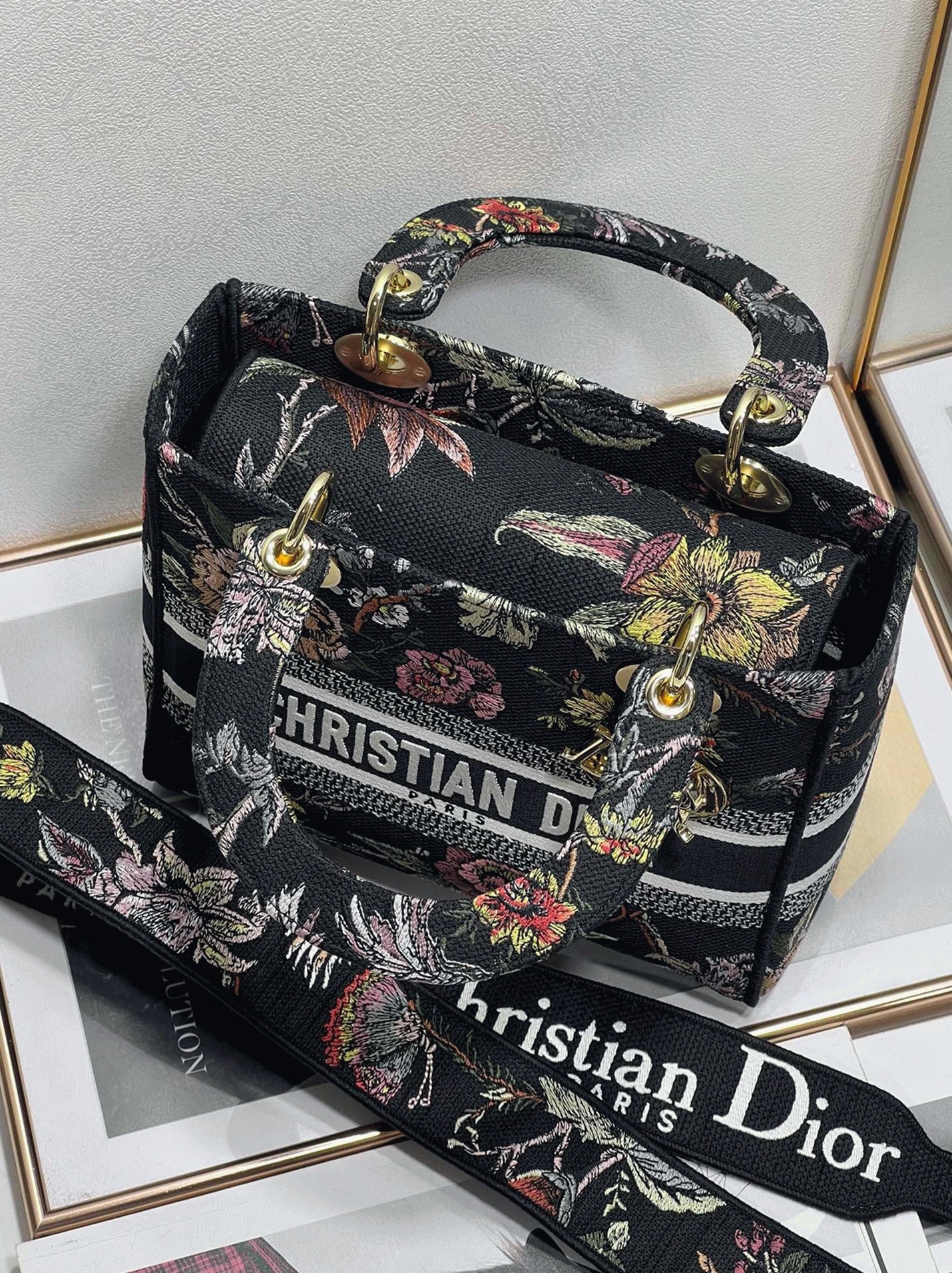 D10r Lady D-Lite Medium Bag Replica in Black Jardin Botanique Embroidery