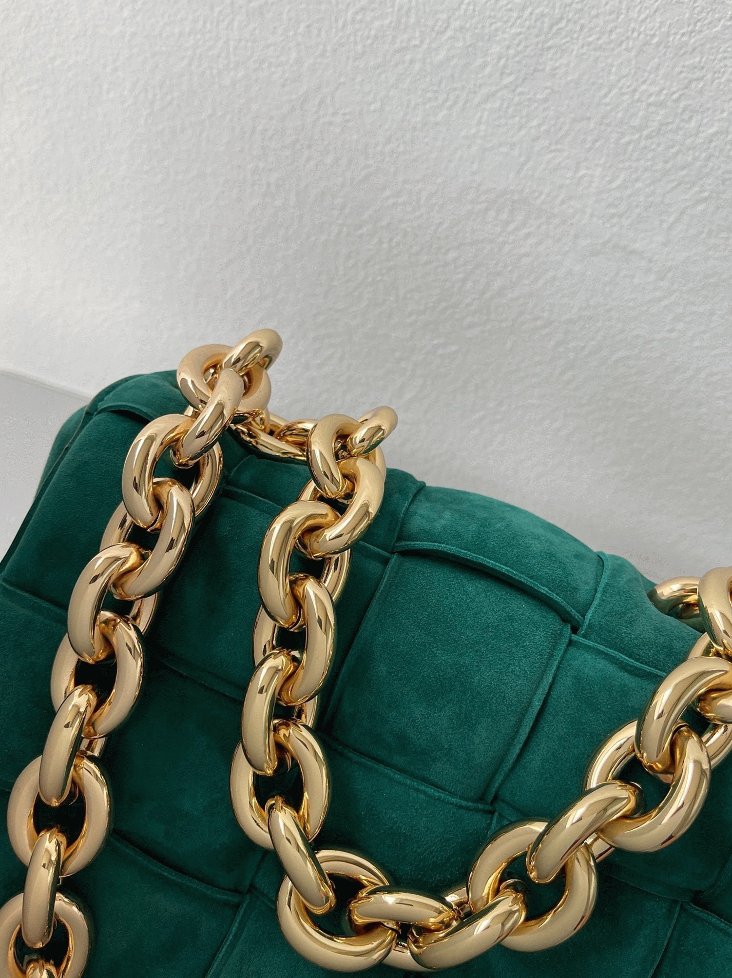 Top Quality Fake B0tt*ga Ven*ta Chain Cassette Bag In Green