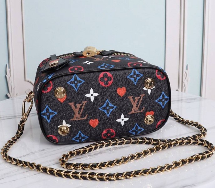L0vis Vvtt0n Game On Vanity PM Bag In Black