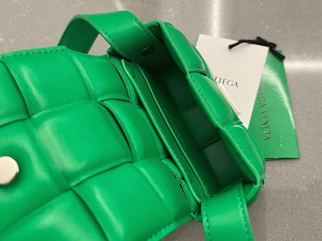Top Quality Knockoff B0tt*ga Ven*ta Candy Padded Cassette Bag In Parakeet