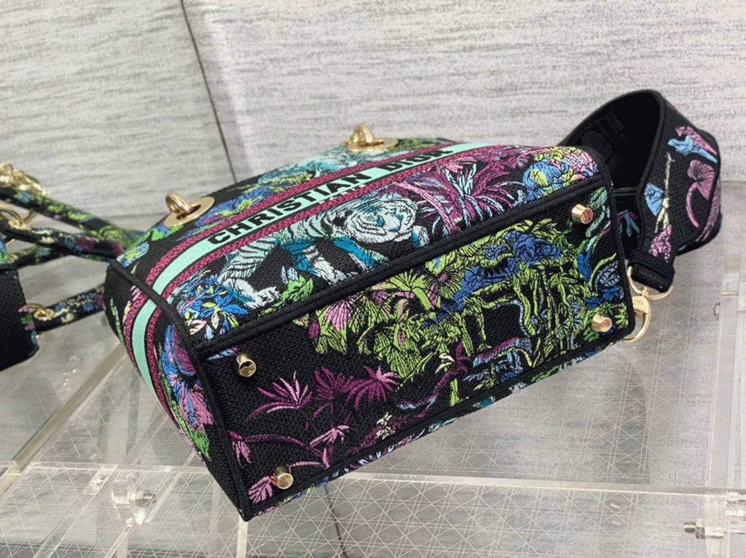 D10r Lady D-Lite Medium Bag Replica in Blue Toile de Jouy Voyage Embroidery