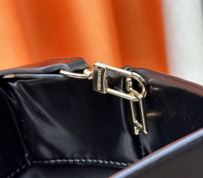 L0vis Vvtt0n Other Leathers Shopper MM Tote In Black