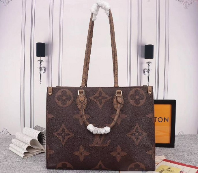 L0vis Vvtt0n Giant Canvas Onthego GM Tote