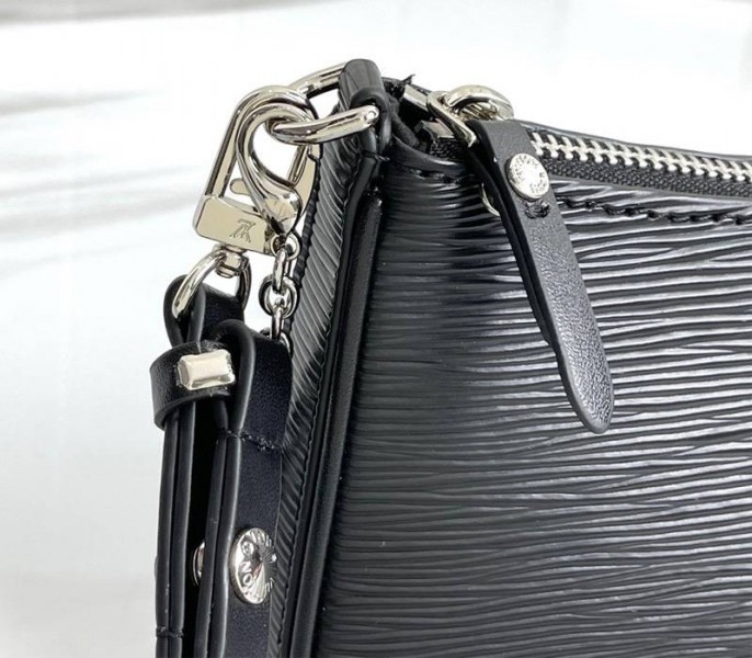 L0vis Vvtt0n Epi Leather Easy Pouch On Strap In Black