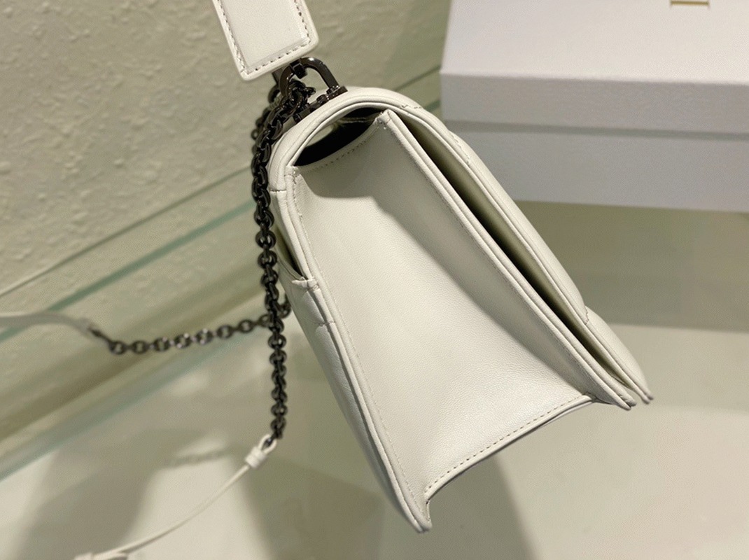 D10r 30 Montaigne Chain Bag with Handle Replica in White Lambskin