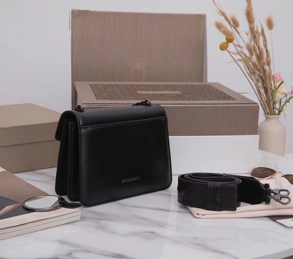 Replica Bv1g*ai Serpenti Forever Small Crossbody Bag with Chain Noir