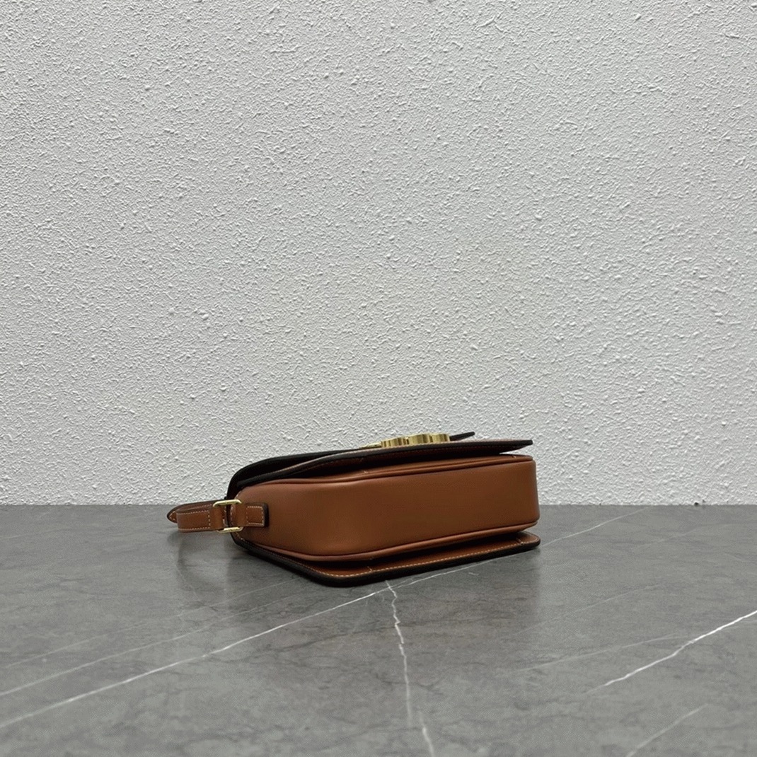 Top Quality Ce1i*e Triomphe Teen Bag In Tweed