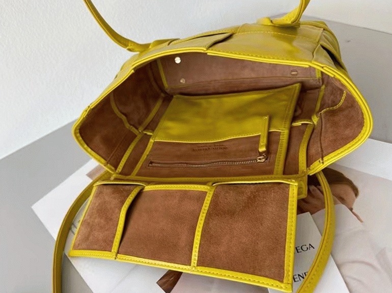 Top Quality Fake B0tt*ga Ven*ta Arco Small Bag In Yellow Intrecciato Leather