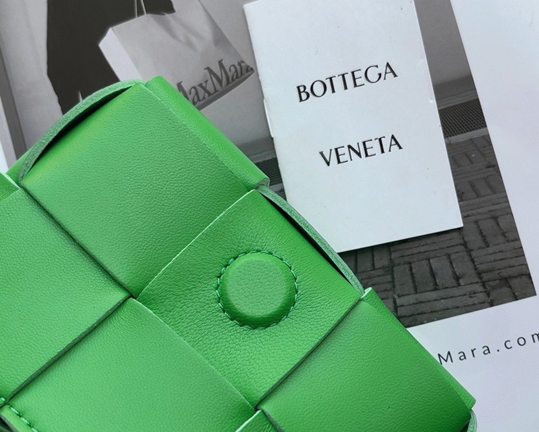 Top Quality Replica B0tt*ga Ven*ta Candy Cassette Bag In Parakeet