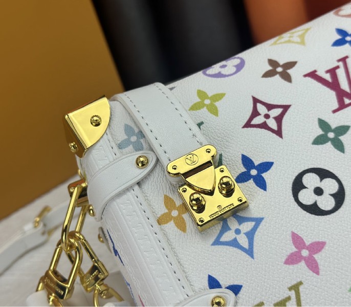 L0vis Vvtt0n X TM Multicolored Side Trunk MM In White