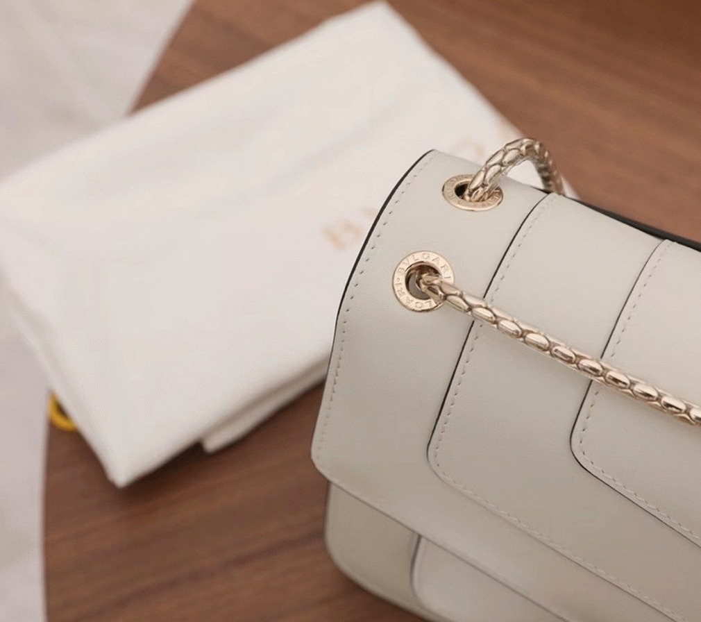 Replica Bv1g*ai Serpenti Forever Medium Shoulder Bag White Calfskin