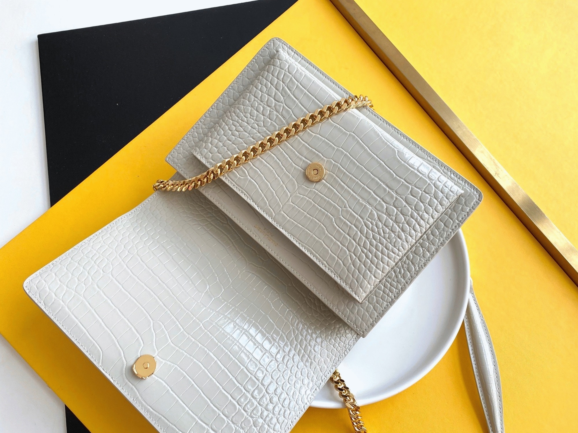 Fake Sa1nt Lau*nt Sunset Medium Chain Bag Ivory Crocodile-embossed Leather