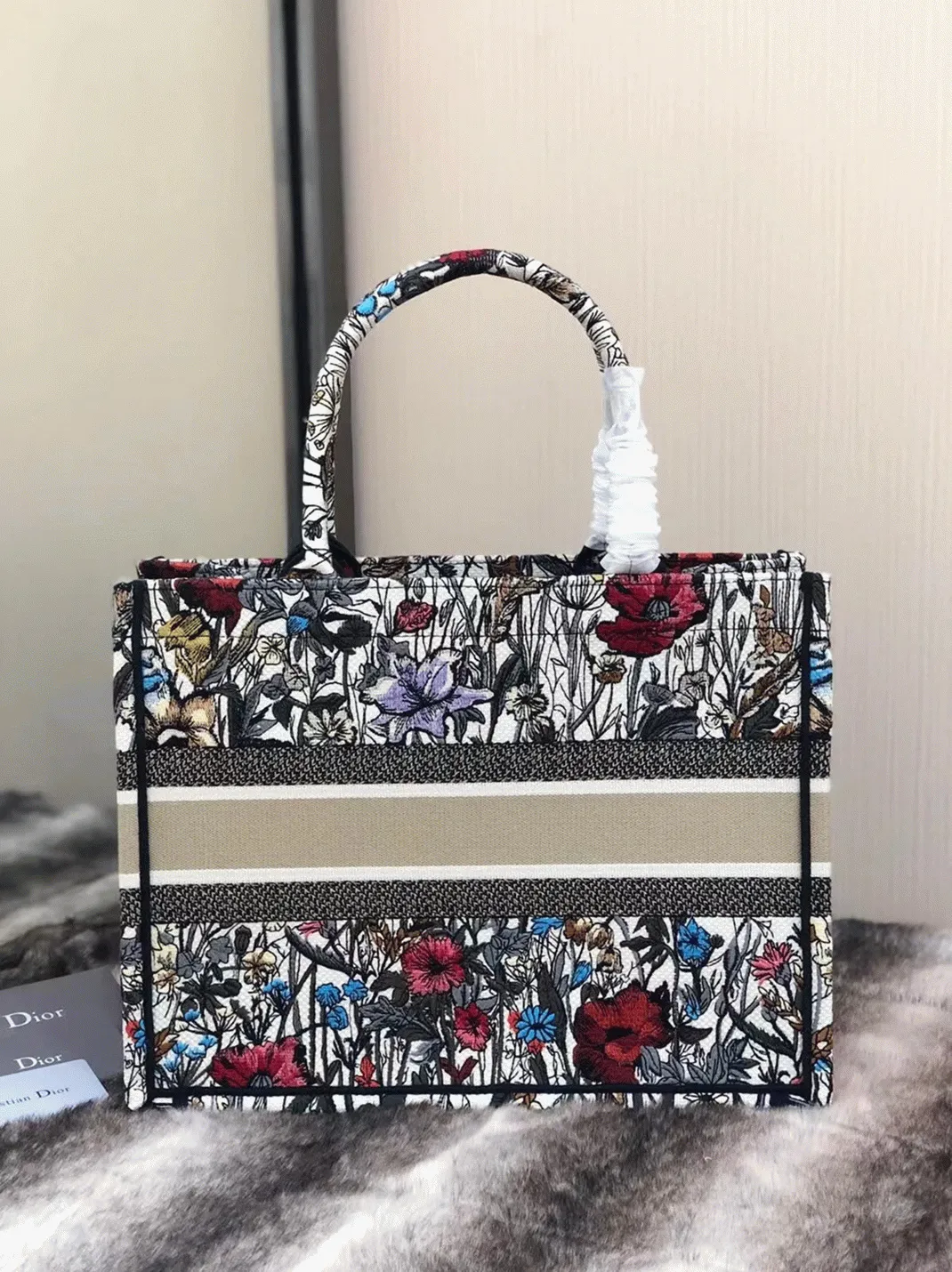 D10r Medium Book Tote Bag Imitation in Multicolor Mille Fleurs Embroidery