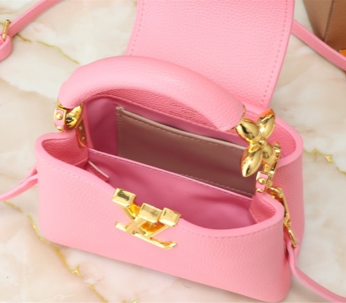 L0vis Vvtt0n Capucines Mini Capucines Handbag In Pink