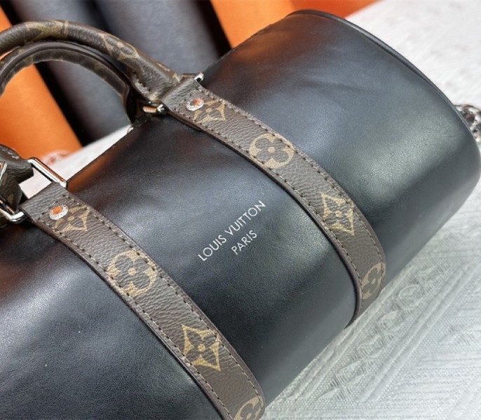 L0vis Vvtt0n Vibe Keepall Bandouliere 25 In Black And Monogram Canvas