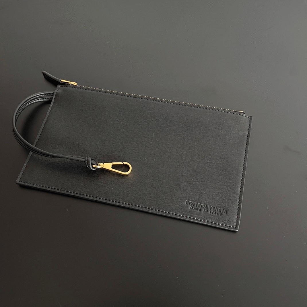 Top Quality Replica B0tt*ga Ven*ta Cabat Medium Bag In Black Intrecciato Lambskin