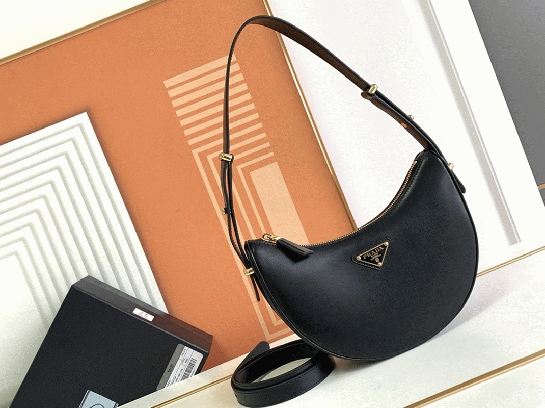 Black Pra*a Arque Shoulder Bag Replica