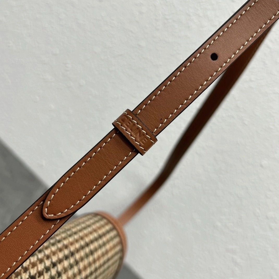 Top Quality Ce1i*e Triomphe Teen Bag In Tweed