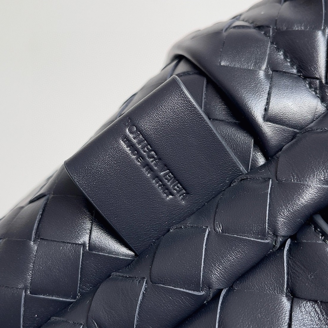 Fake B0tt*ga Ven*ta Medium Backpack Dark Blue