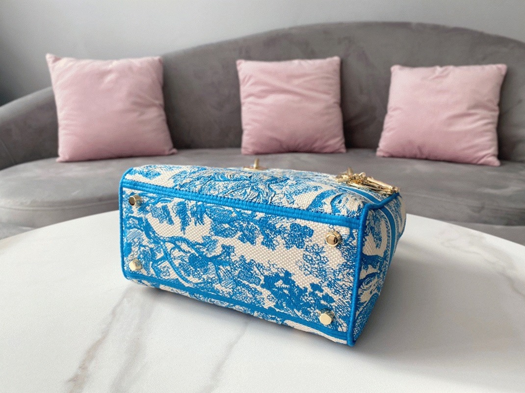 D10r Lady D-Lite Medium Bag Replica in Blue Toile de Jouy Canvas